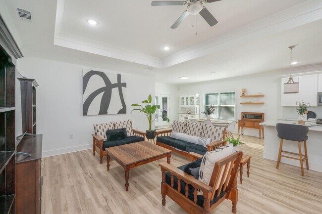 Building Photo - 667 Red Fern Rd