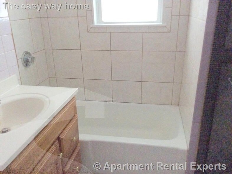 Building Photo - 16 Braemore Rd