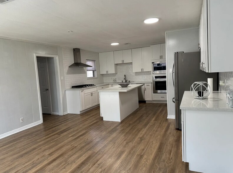 Beautiful Upgraded Kitchen - 3806 Tilson Ln