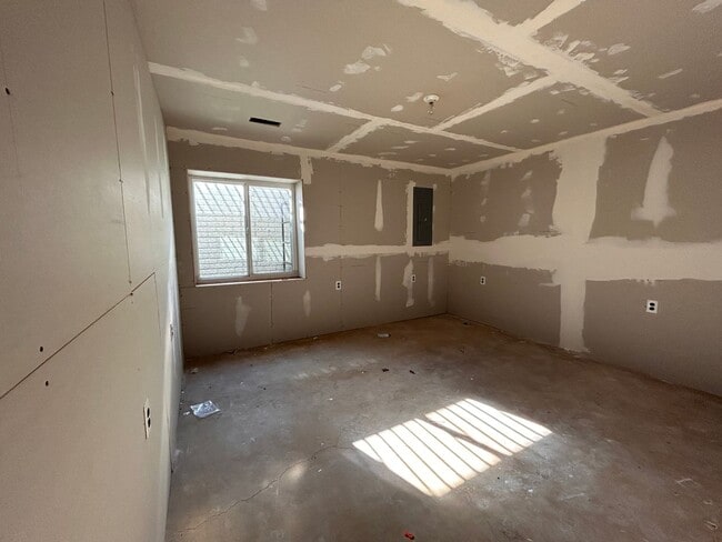 Building Photo - Beautiful 4 Bed 2 Bath Home