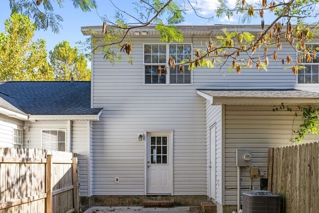 Building Photo - Welcome to Hunters Creek!