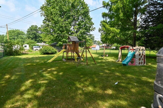 Building Photo - Charming 3-Bedroom Retreat with 2 Full Baths on South Meridian Street – 1516 Sq Ft of Comfort in ...