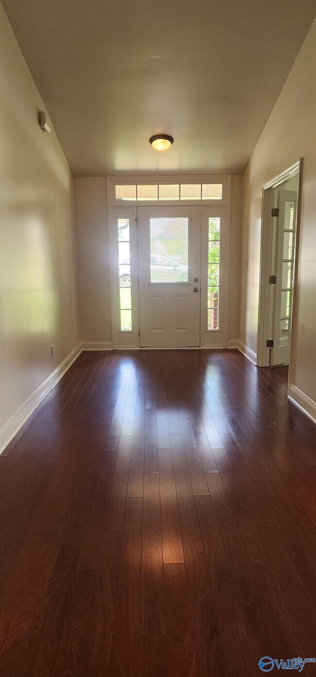 Building Photo - 157 Alderwood Dr