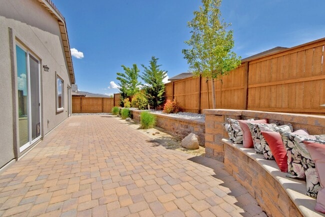 Building Photo - Gorgeous Home