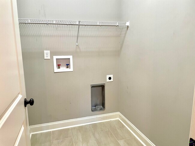 Building Photo - 104 Kloe Ct