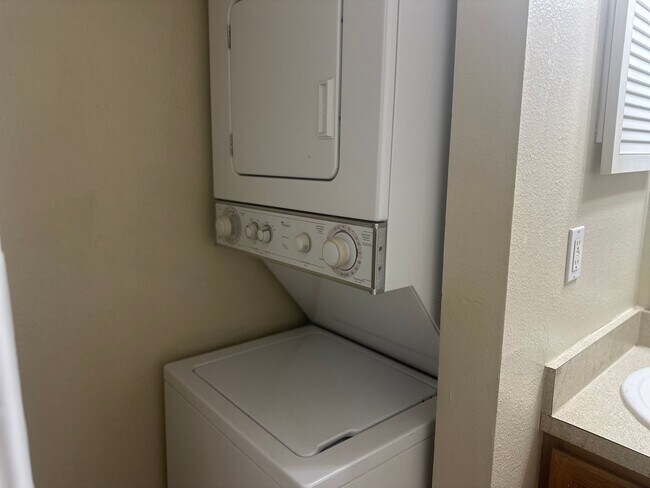 Building Photo - Affordable 1 Bedroom 1 Bathroom Condo with Loft