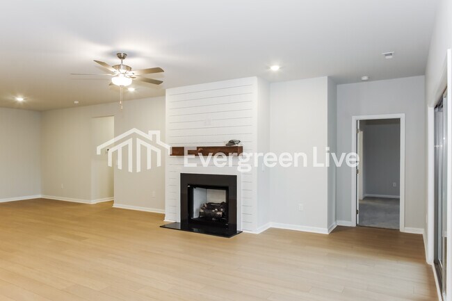 Building Photo - 300 Pond Spg Dr