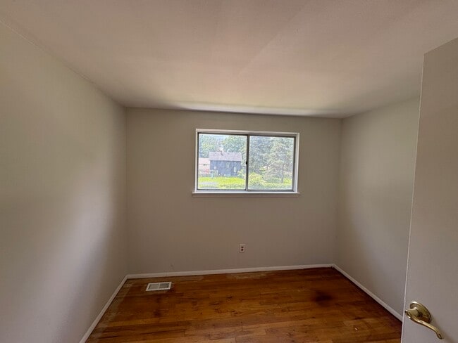 Building Photo - 105 S Christine Cir