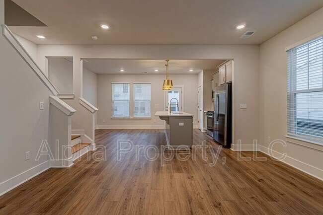 Building Photo - 511 Harebell Wy