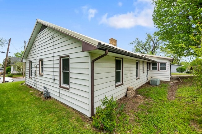 Building Photo - Charming Home in Jackson