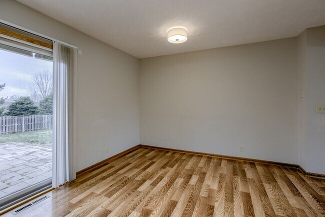 Building Photo - Updated Kitchen!