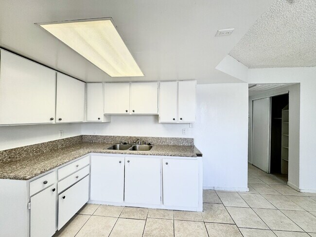 Building Photo - Bright & Budget-Friendly Condo for rent Ac...