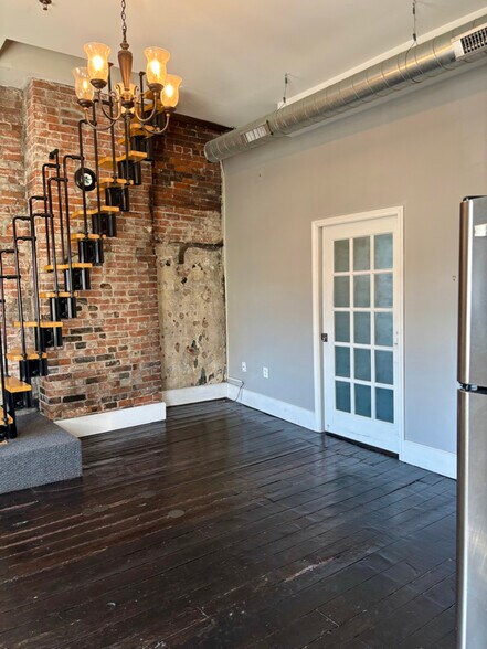 Building Photo - 206 State St