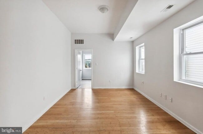 Building Photo - 1918 W Diamond St