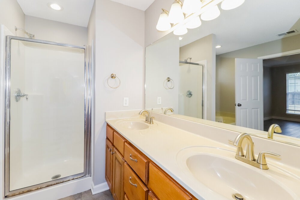 Building Photo - 6499 Sandbourne E