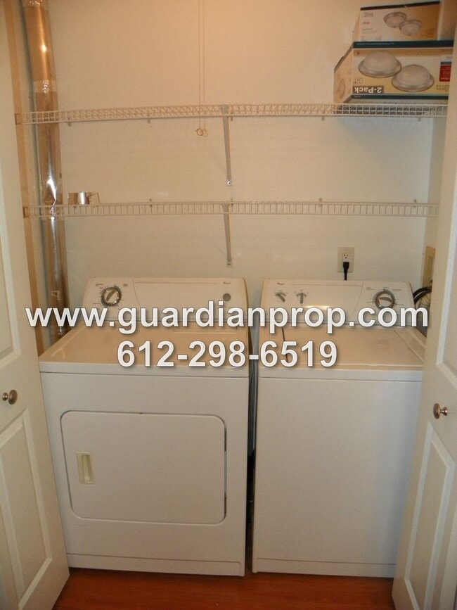 Building Photo - Townhouse Available June 1st, Open Floor Plan, Fireplace, Patio, Attached Garage