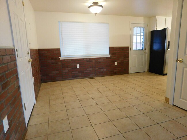 Building Photo - Spacious Ranch in Orchard Mesa