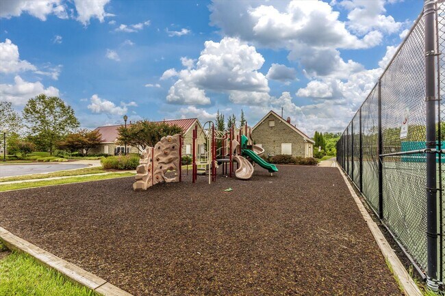 Building Photo - Desirable Two Level Condo For Lease - Not Pet Friendly