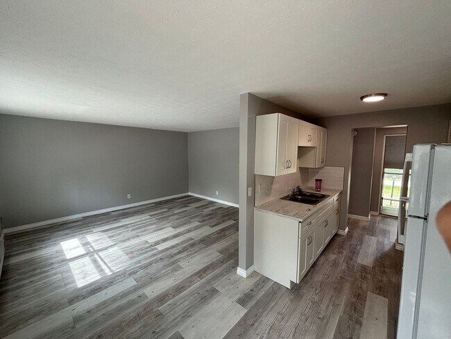 Building Photo - 4430 Glendale Dr