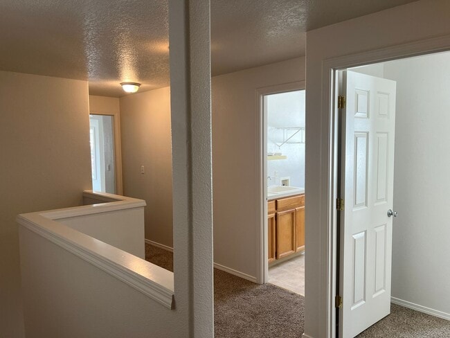 Building Photo - COMING SOON- Spacious Townhouse in Great C...