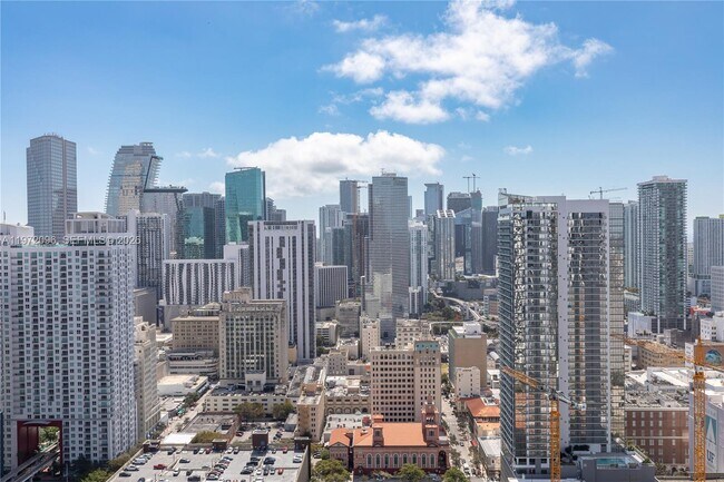 Building Photo - 121 NE 5th St