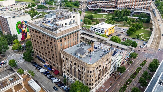 Building Photo - 915 Franklin St