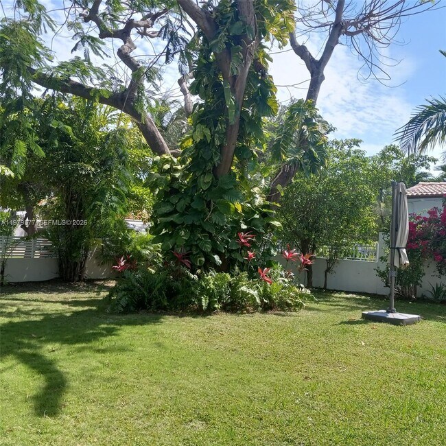 Building Photo - 6910 Rue Notre Dame