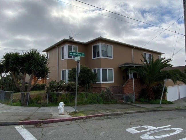 Building Photo - 2774 Madera Ave- 2407 LB/ 2029 L/ 2027 R