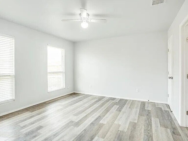 Building Photo - 5516 Jarvis St