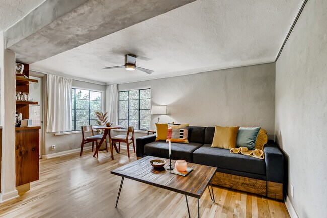 Building Photo - 806 Bouldin Ave