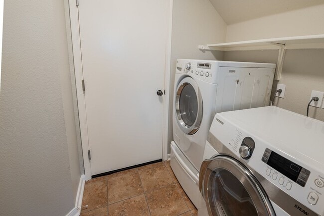 Building Photo - 1202 Still Meadow Dr