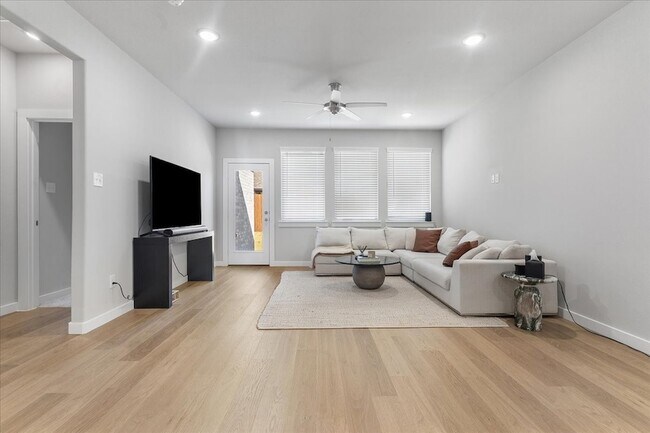 Building Photo - 608 Cottage Wood Dr