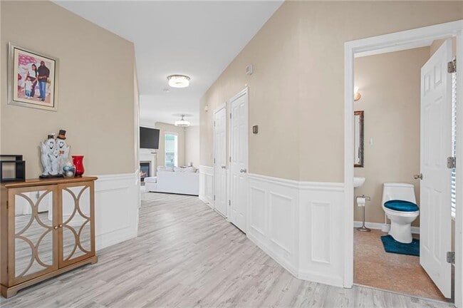 Building Photo - 735 Stillrock Dr SW