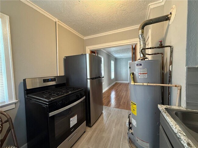 Building Photo - 117 Vine St SW