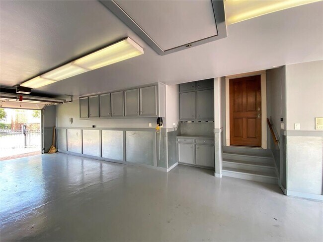 Building Photo - 801 Sawyer St