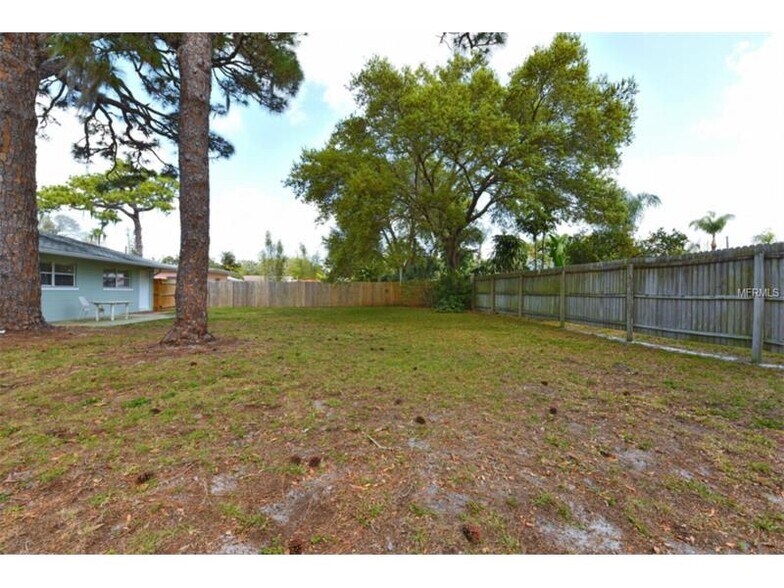 Building Photo - 3904 Sarasota Ave