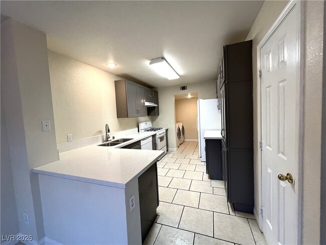 Building Photo - 7701 Almeria St