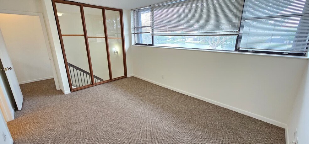 Building Photo - 1061 NW 122nd Ter