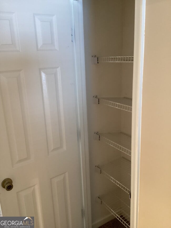 Building Photo - 209 Hallowes Dr