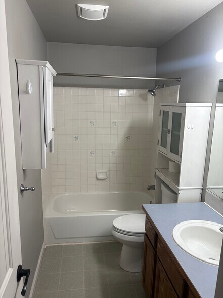 Building Photo - 1228 W Cleveland Ave