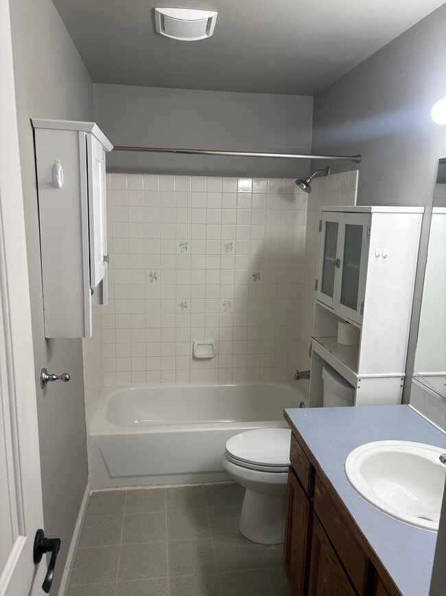 Building Photo - 1228 W Cleveland Ave