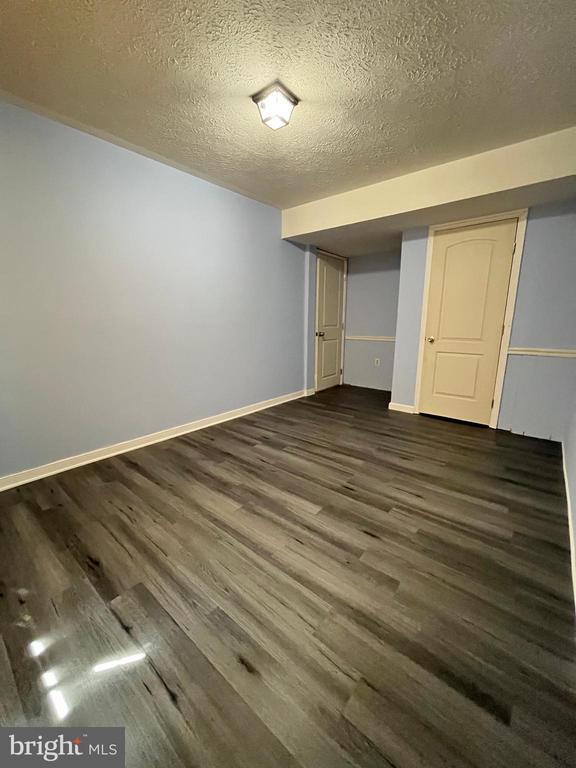 Building Photo - 9630 Kanfer Ct