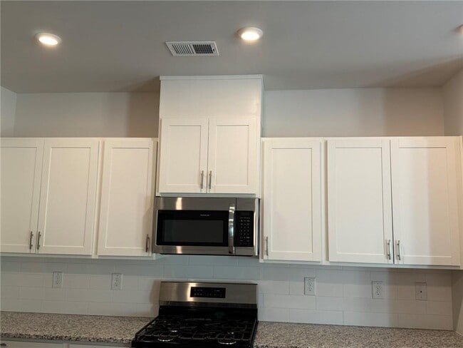 Building Photo - 1138 Chastain Dr