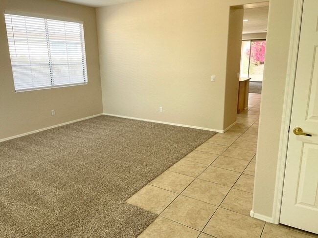Building Photo - 4 Bedroom/2 Bath Single Level Home in Anthem! Close to freeway & TSMC Plant!