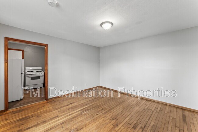 Building Photo - 533 Brown Ave