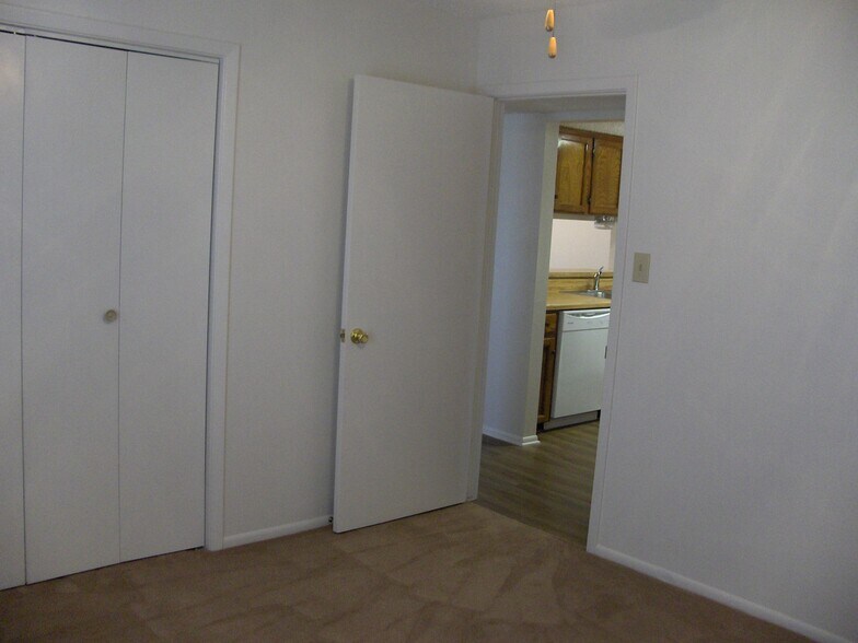 Bedroom 1 - 4257 Family Tree