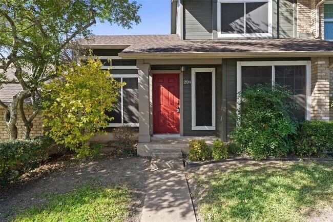 Building Photo - 1015 E Yager Ln