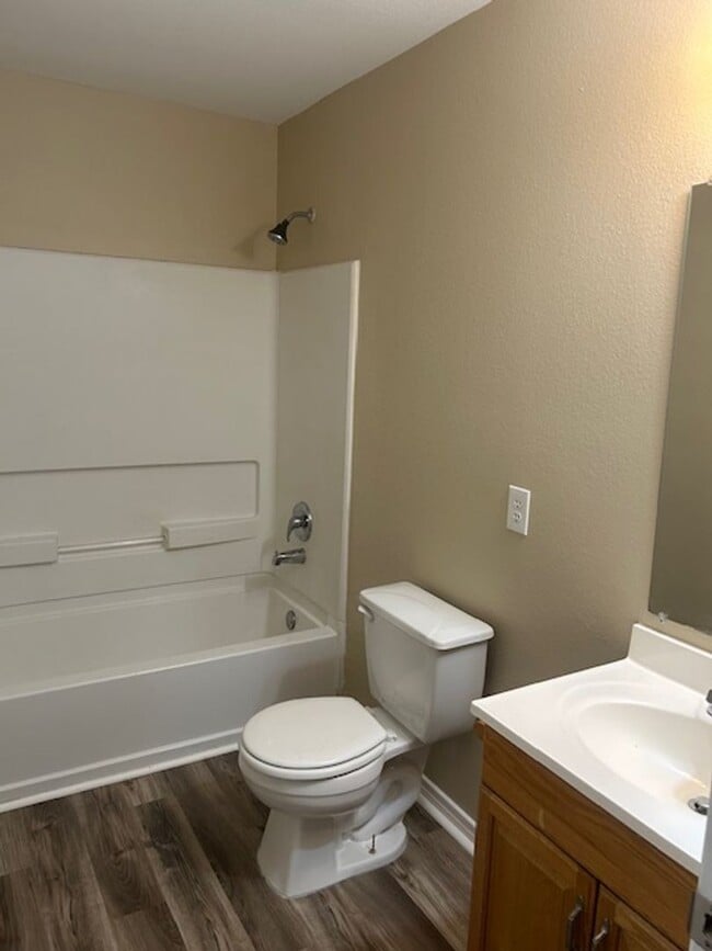 Building Photo - 7811 Kingsbury Wood