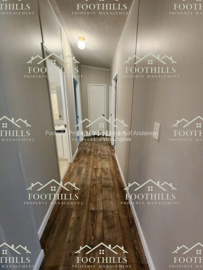 Building Photo - 240 Latham Dr
