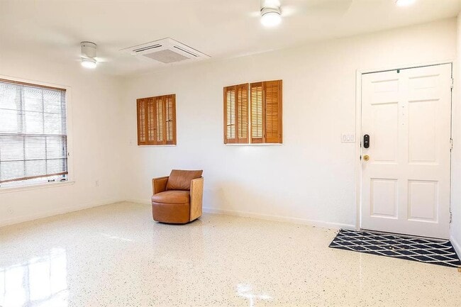 Building Photo - 6106 Cherrylawn Cir